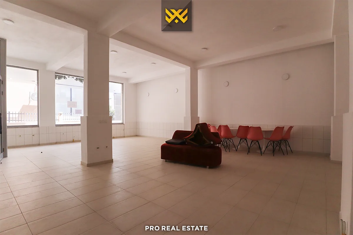 Lokal 85m² me #QIRA në Fushë Kosovë.