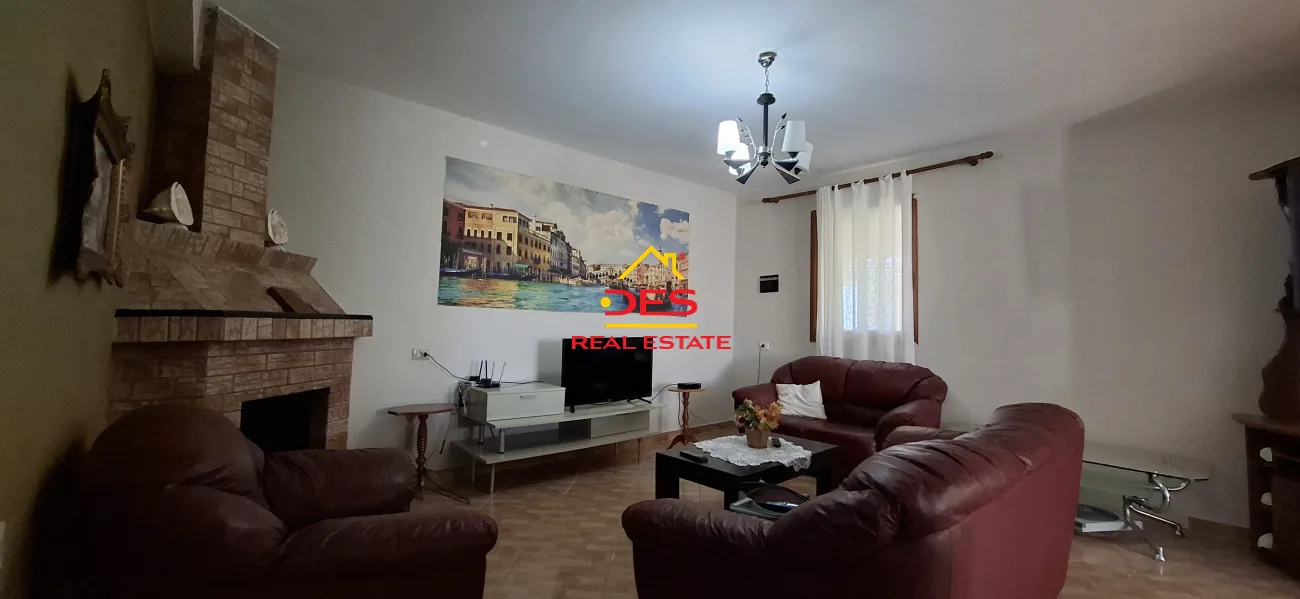 JEPET ME QIRA SHTËPI PRIVATE 2+1 NË HYRJE TË QYTETIT VLORË. 📍 Pranë Avi Oil