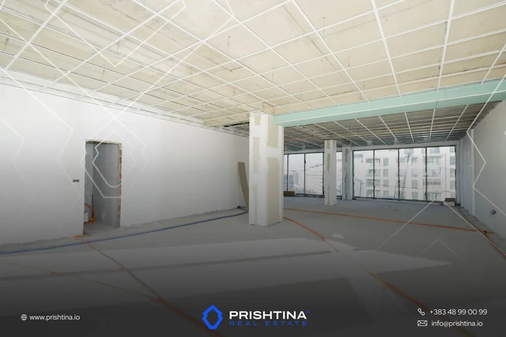 Lokal me qira 158m² në Veternik