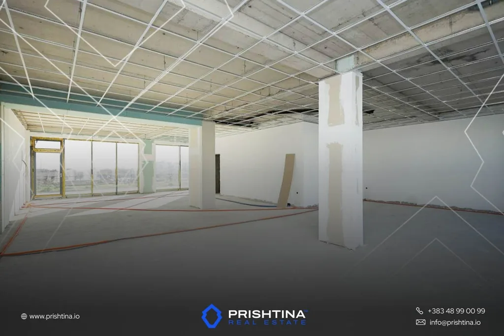 Lokal me qira 158m² në Veternik