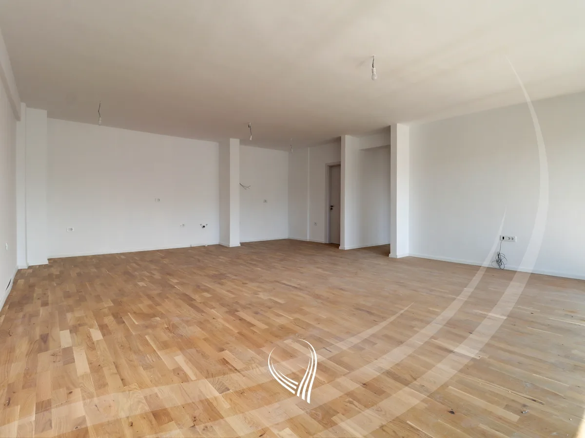 Banesë me 4 dhoma gjumi në shitje në lagjen Mati 1 – Rruga A
