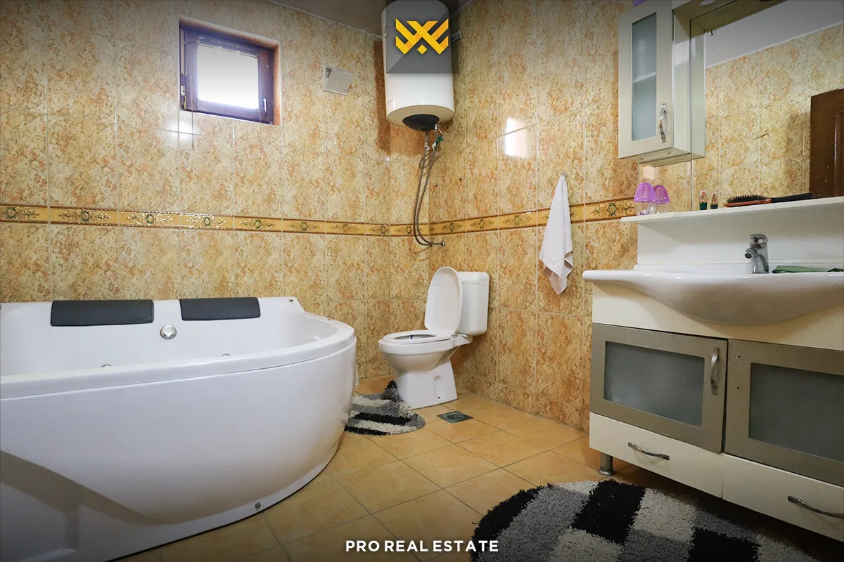 Shtëpi 200m² në #SHITJE në Fushë Kosovë.