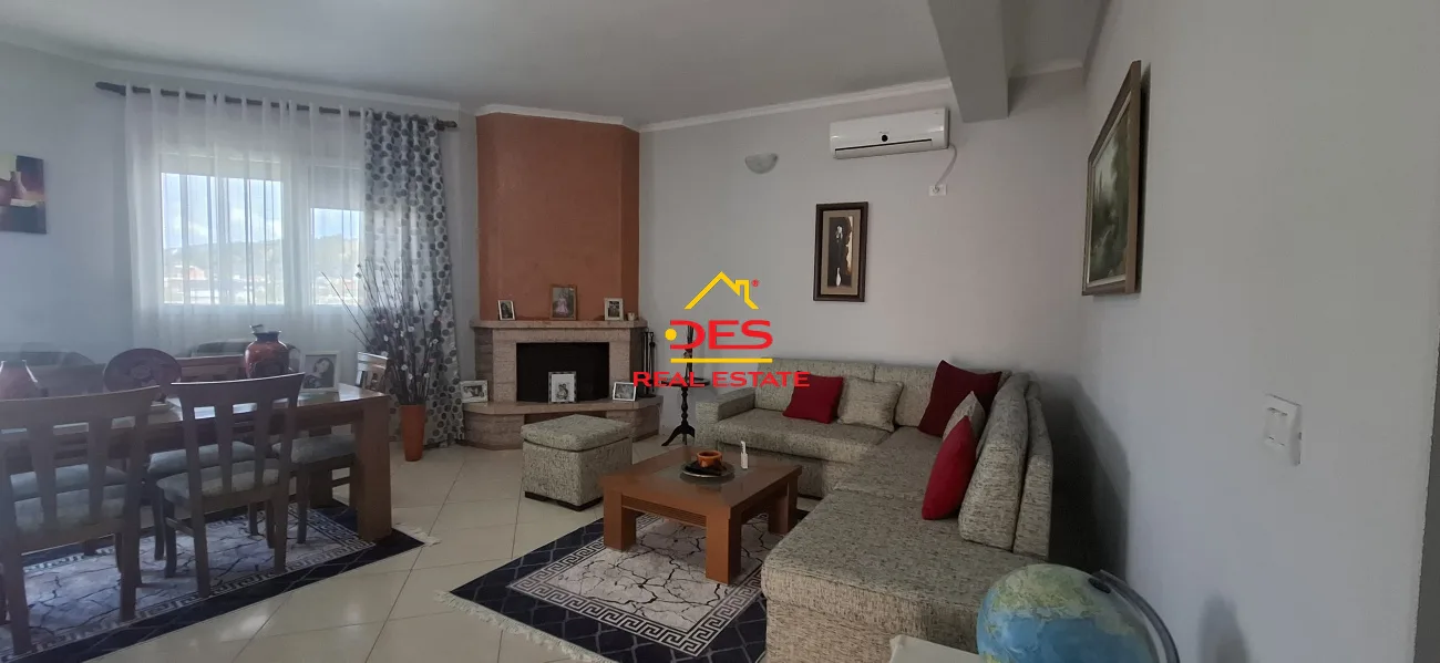 Shitet vilë 2 katëshe pranë kalçeto vlora.