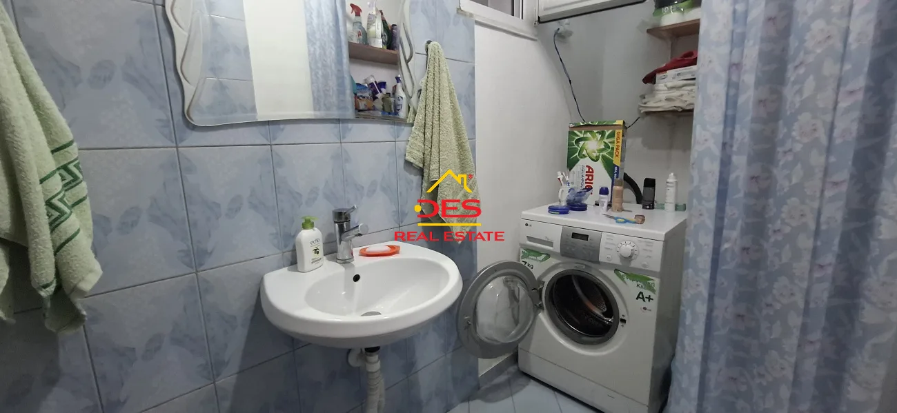Shitet vilë 2 katëshe pranë kalçeto vlora.