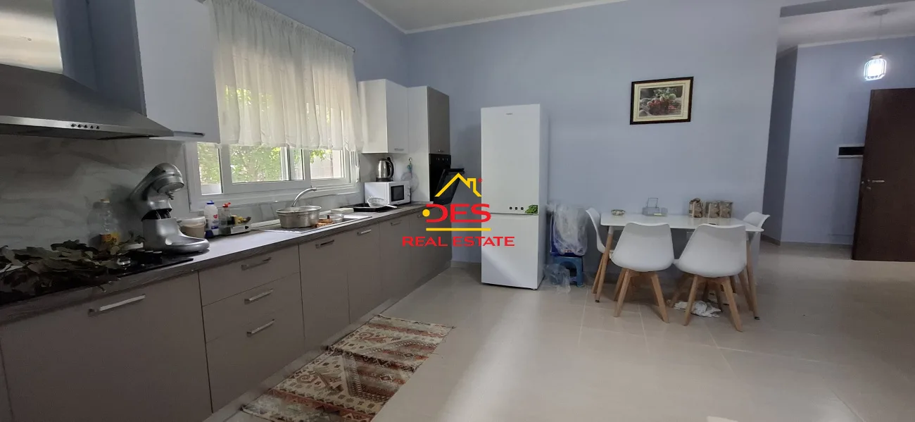 Shitet vilë 2 katëshe pranë kalçeto vlora.