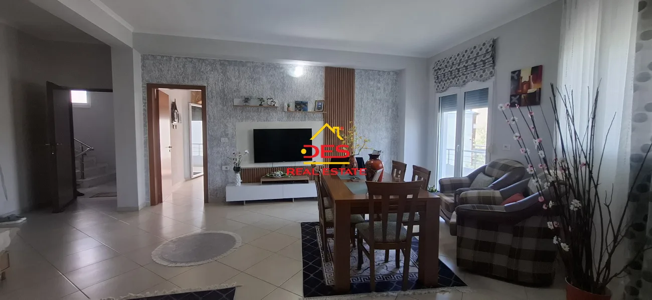 Shitet vilë 2 katëshe pranë kalçeto vlora.