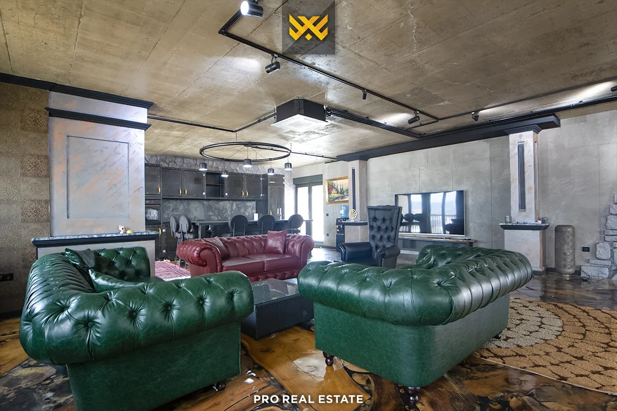 Banesë Penthouse 252m² + 188.6m² për #SHITJE në Veternik