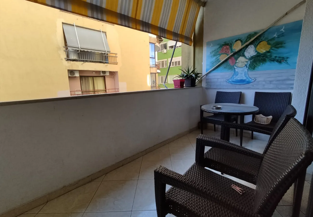 Jepet me qira apartament 2+1+2 në bllok, tiranë