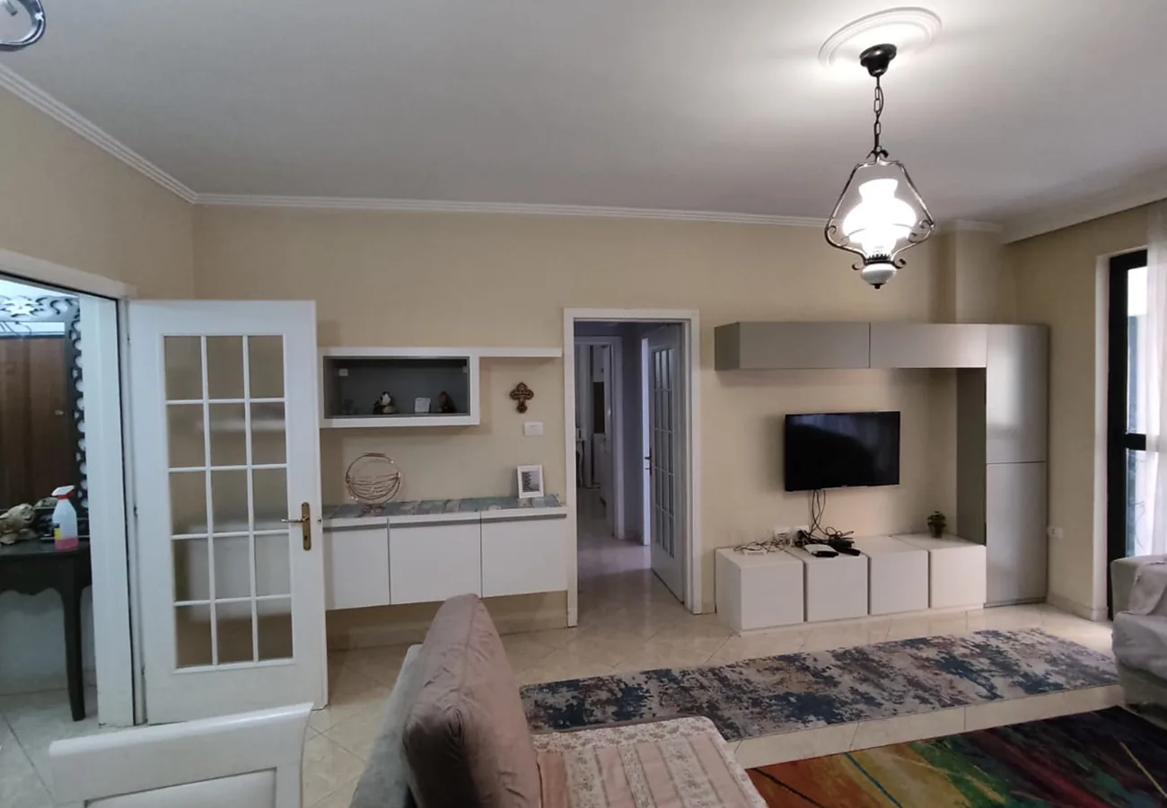 Jepet me qira apartament 2+1+2 në bllok, tiranë
