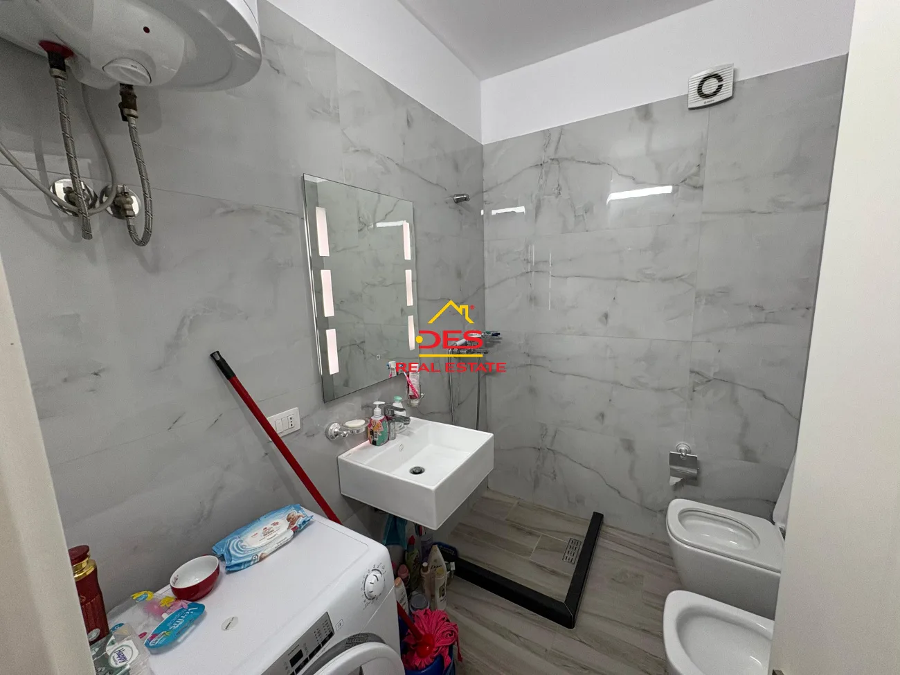 JEPET ME QIRA APARTAMENT LUKSOZ 1+1 TE “RRUGA E ÇIPAJVE, VLORË 📍 Pranë Jumbo