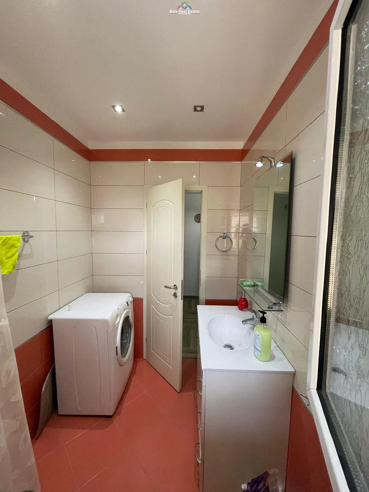 Apartament Me Qera Tek Bulevardi Bajram Curri (ID B221291) Tirane