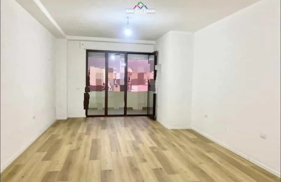 Zyre Me Qera Tek 5 Maj (ID BZ2734) Tirane