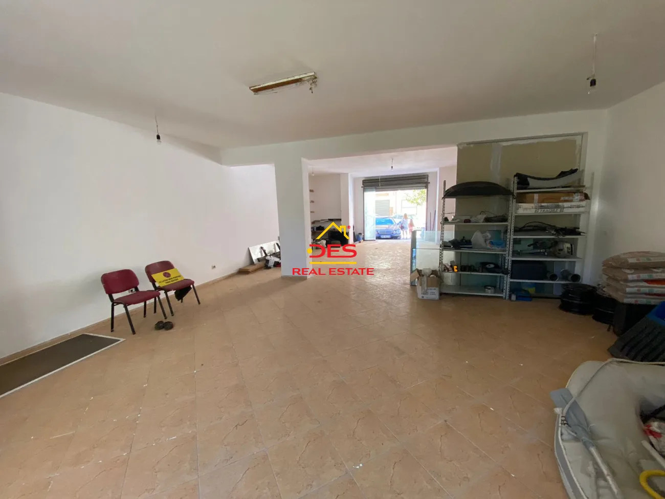 Shitet njësi shërbimi te lagjia pavarësia,vlorë