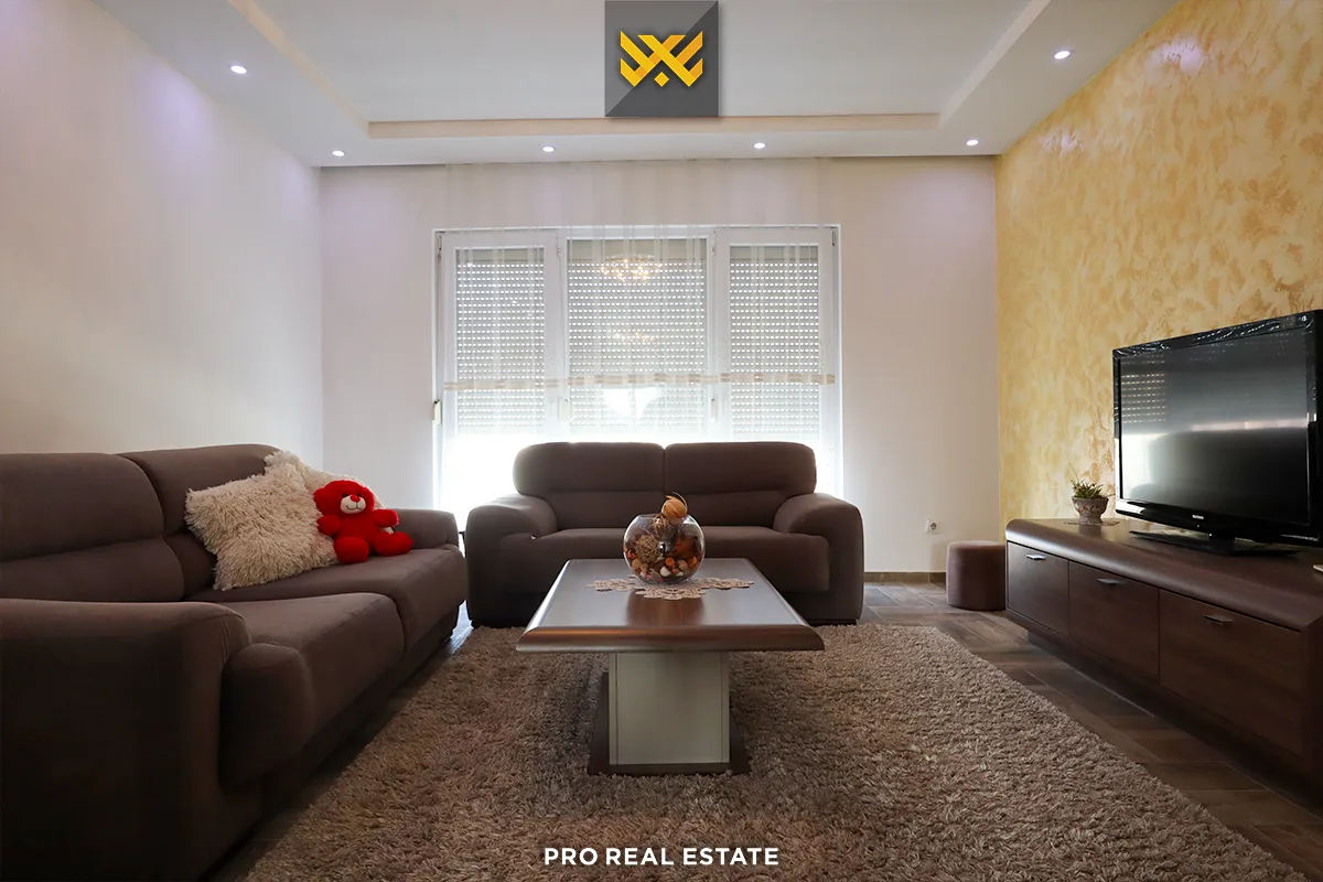 Shtëpi 374m² për #SHITJE në Lagjen Qëndresa