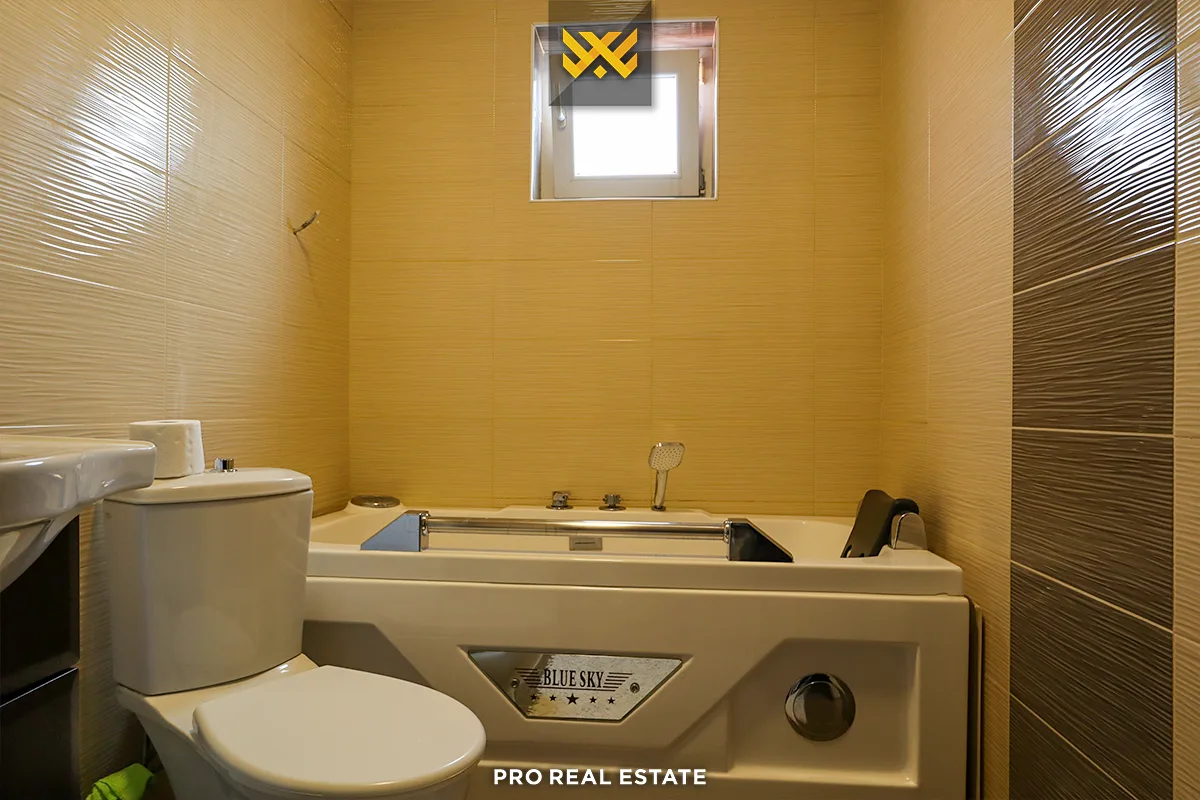 Shtëpi 374m² për #SHITJE në Lagjen Qëndresa