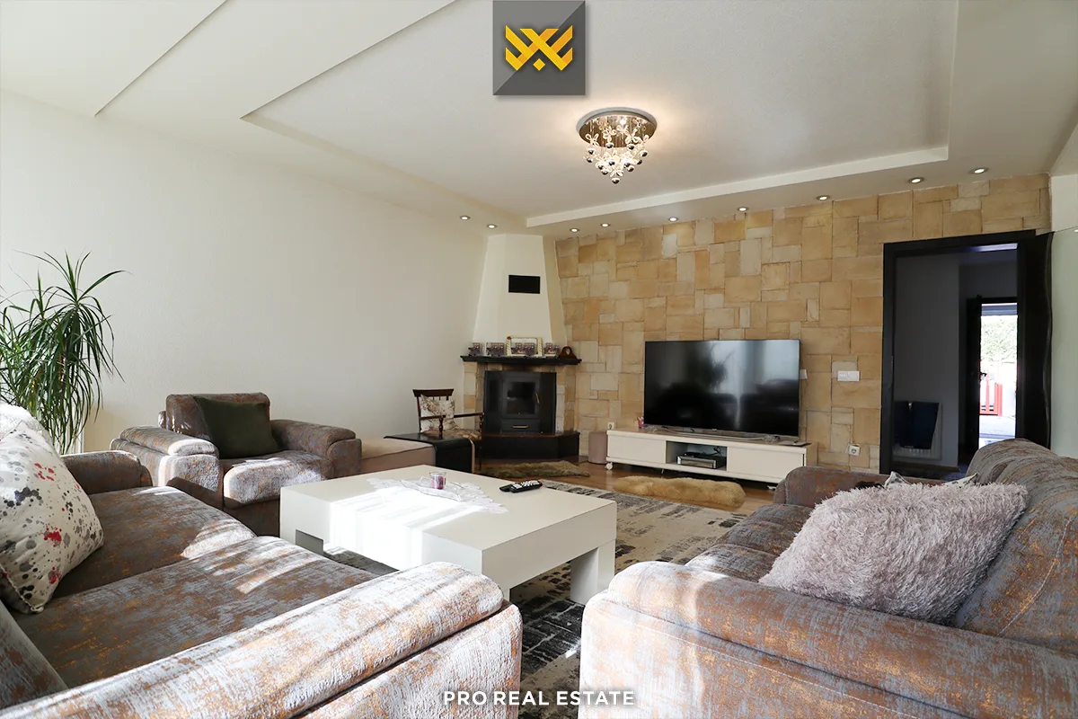 Shtëpi 374m² për #SHITJE në Lagjen Qëndresa