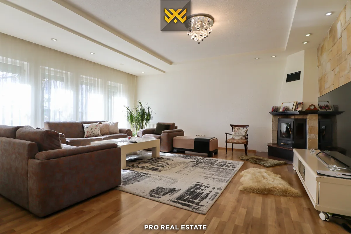 Shtëpi 374m² për #SHITJE në Lagjen Qëndresa