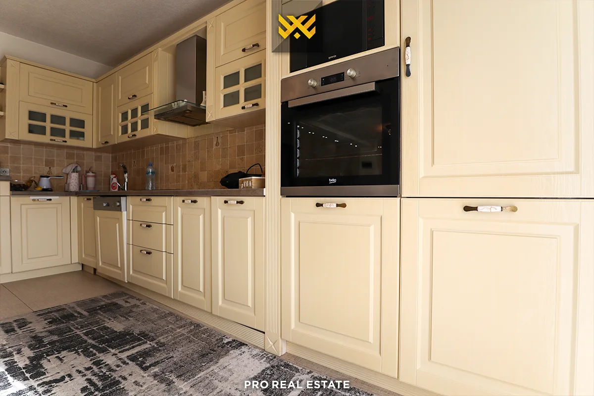 Shtëpi 374m² për #SHITJE në Lagjen Qëndresa
