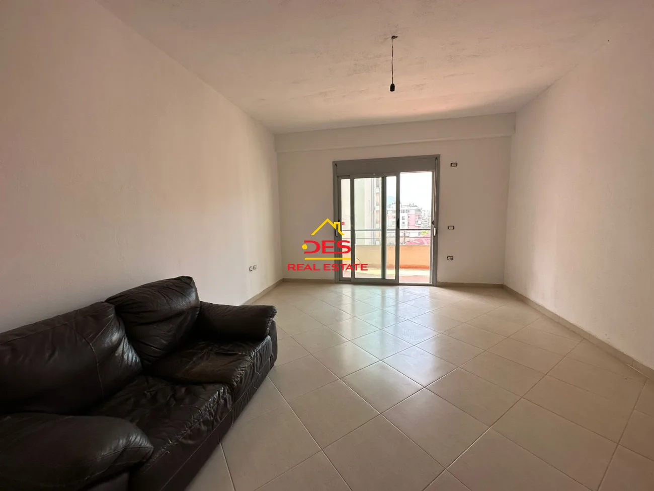 Shitet apartament 2+1 pranë shkollës së muzikës,vlorë