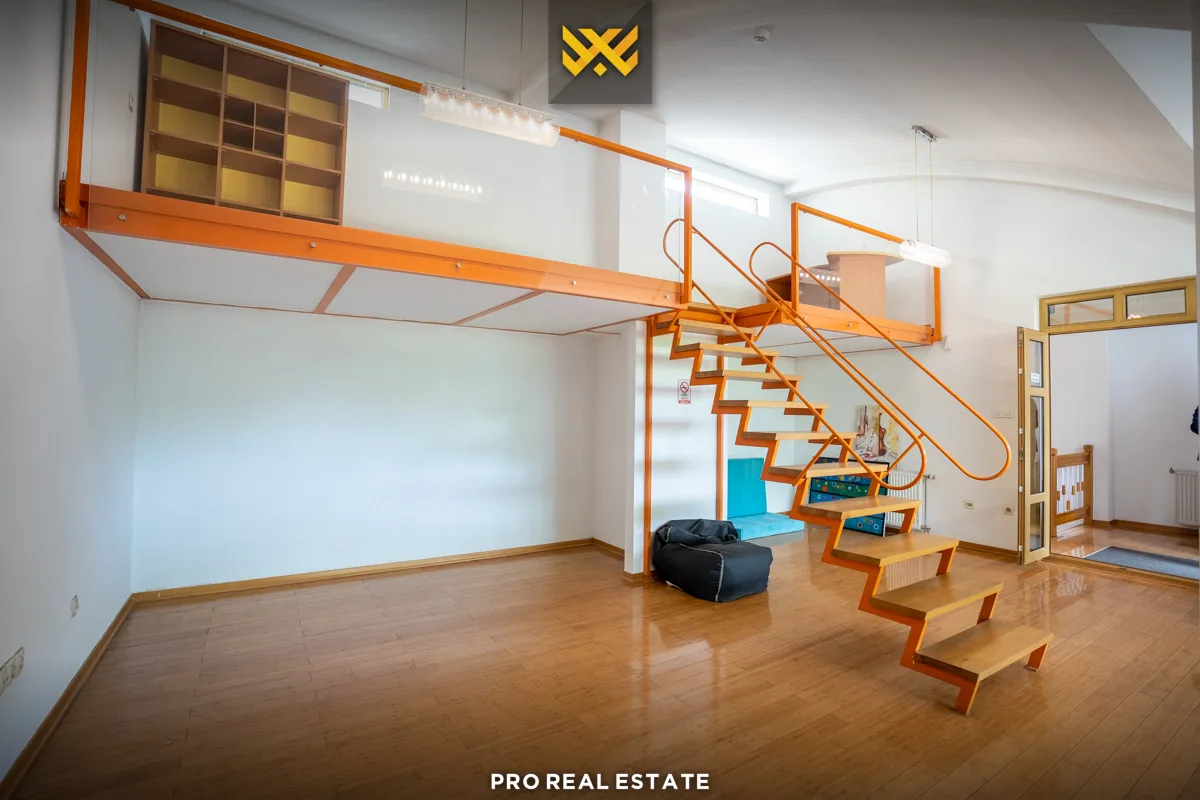 Objekt-Zyrë 410m² me #QIRA tek Parku i Qytetit.