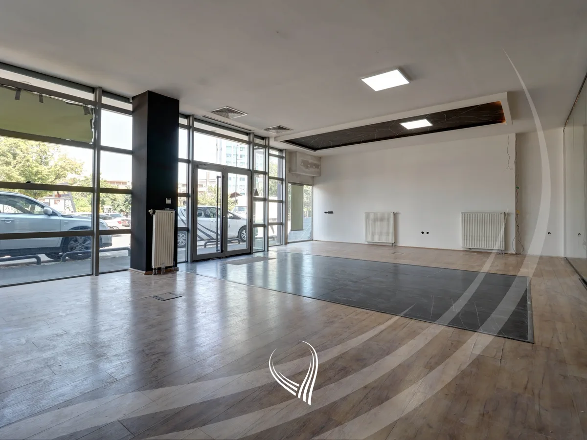 Lokal 600m2 me qira në lagjen Pejton
