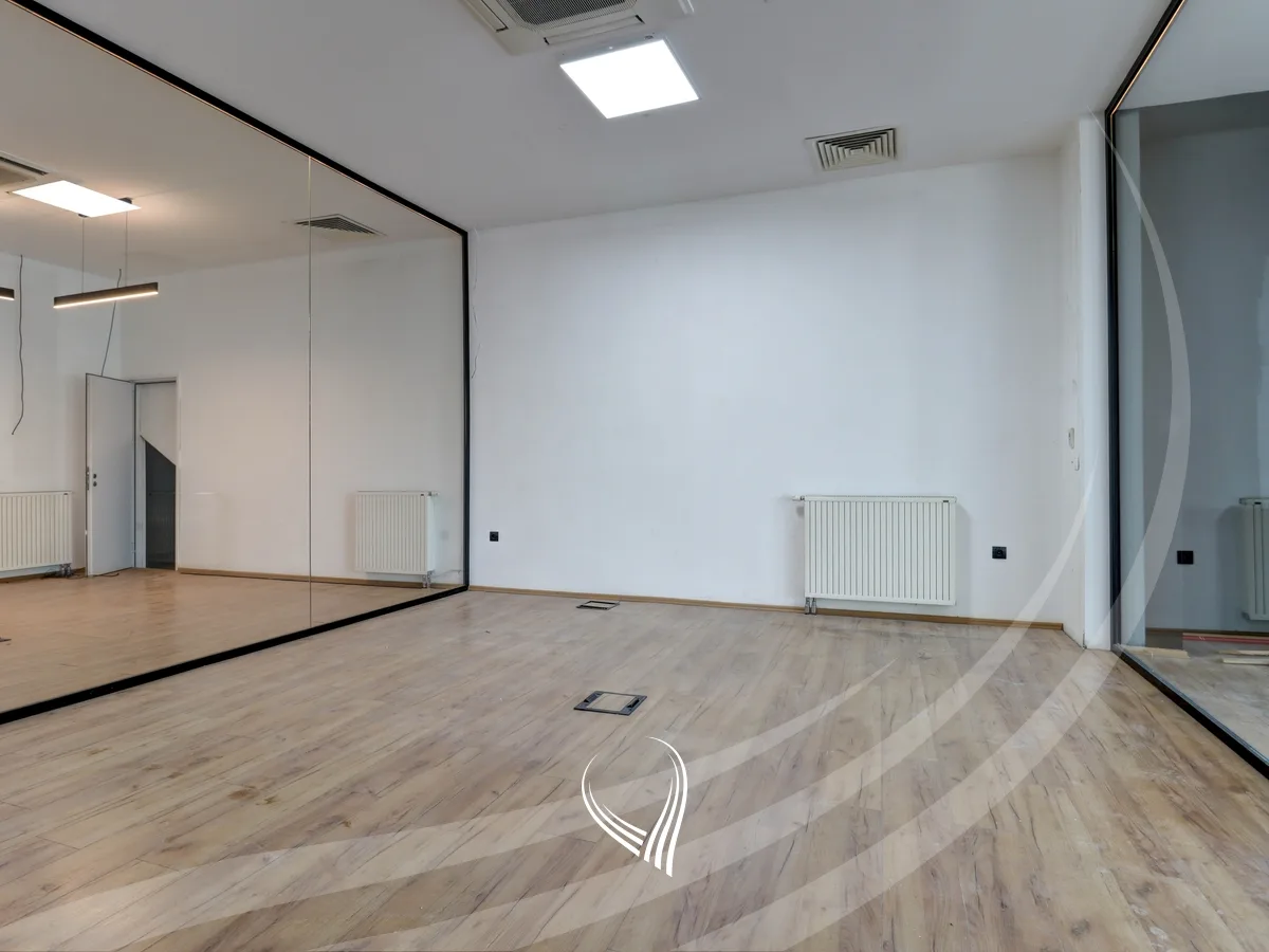 Lokal 600m2 me qira në lagjen Pejton