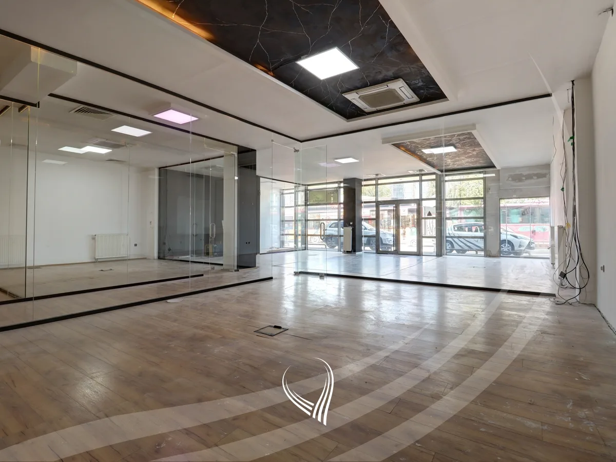 Lokal 600m2 me qira në lagjen Pejton