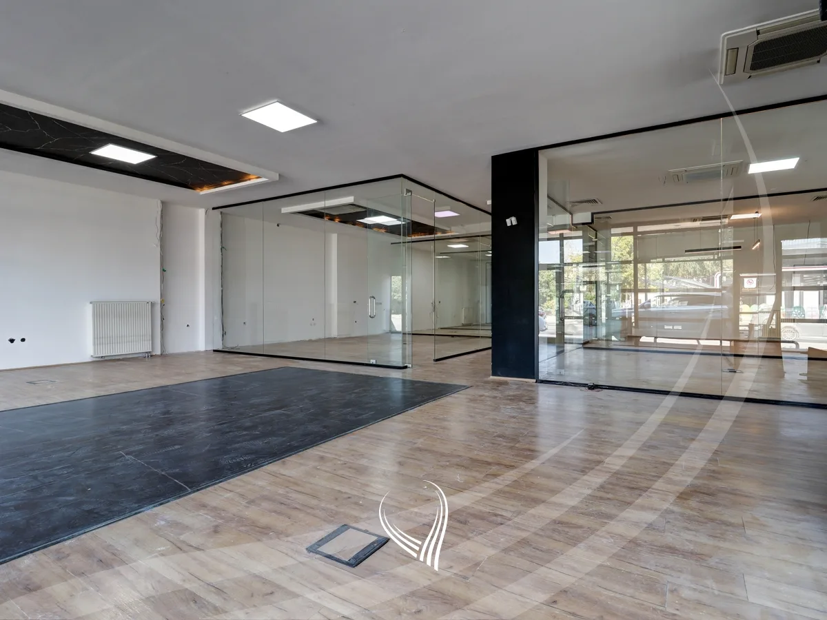 Lokal 600m2 me qira në lagjen Pejton