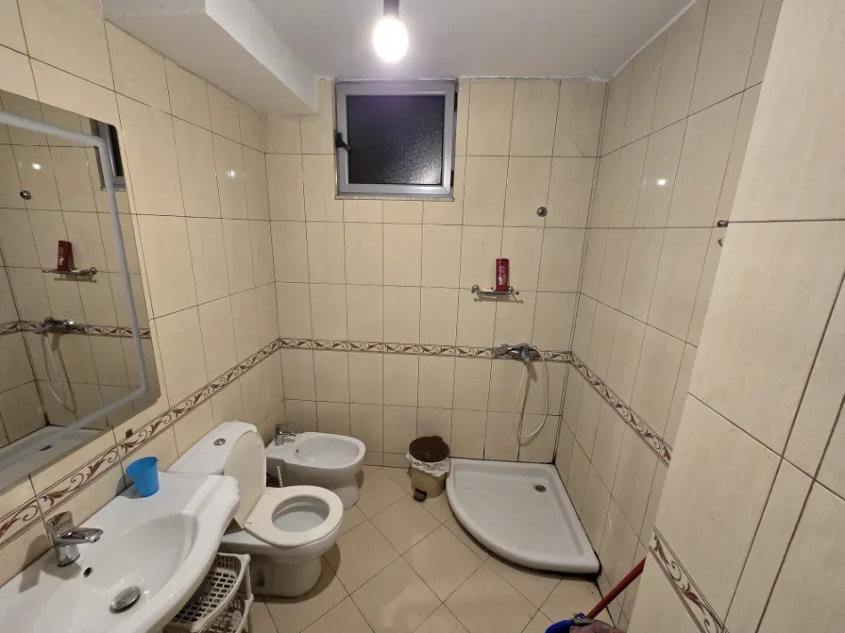 Apartament Me Qera 2+1 Prane Pallatit Me Shigjeta (ID B2201889) Tirane