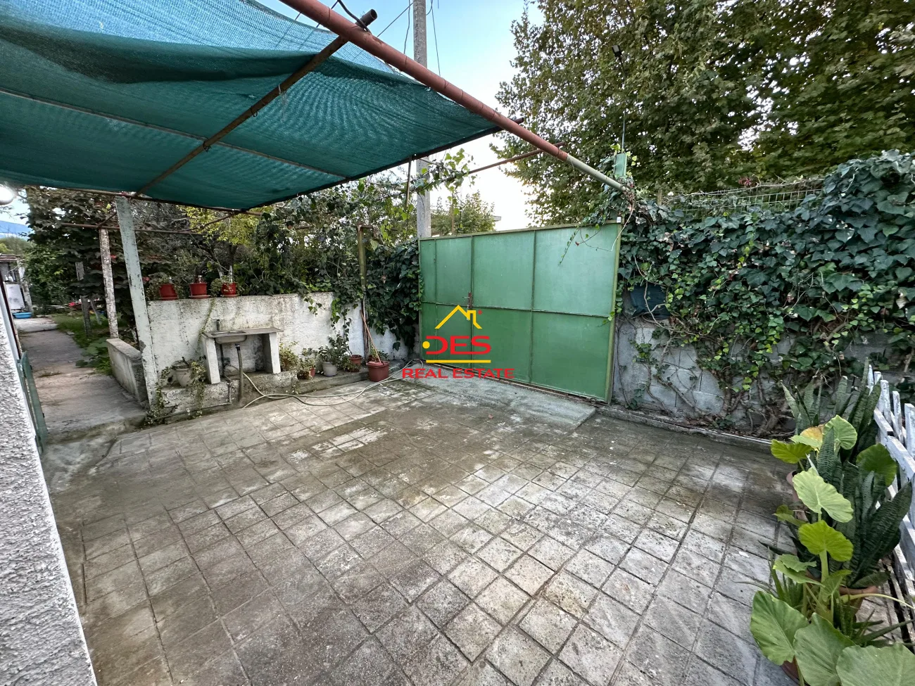 Shitet shtëpi private në plazh të vjetër, vlorë