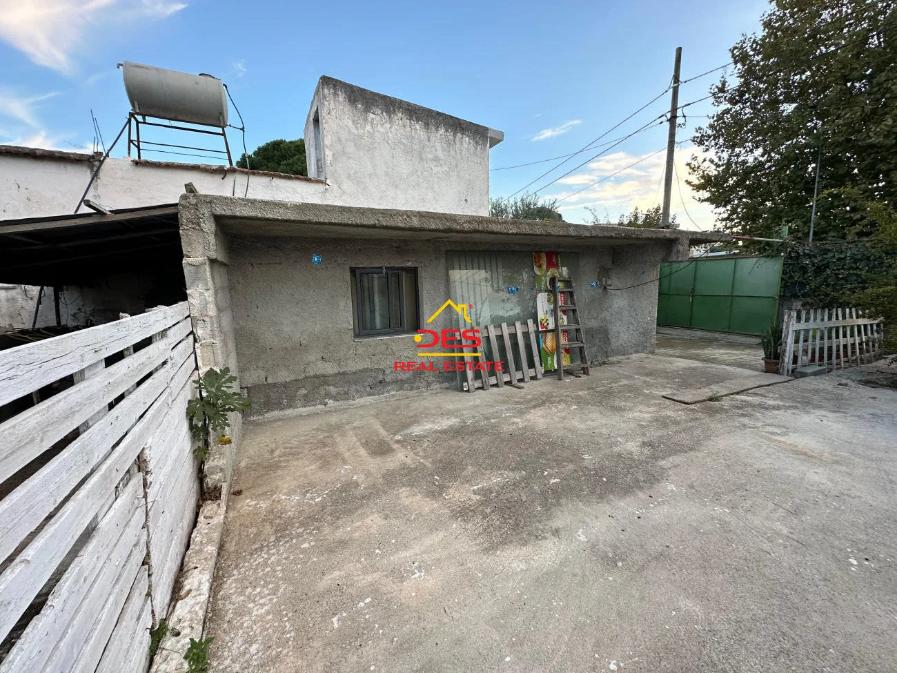 Shitet shtëpi private në plazh të vjetër, vlorë