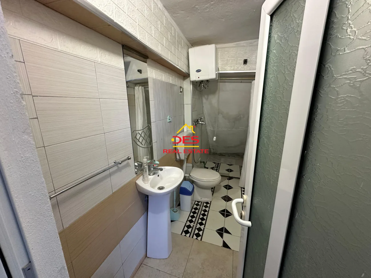 Shitet shtëpi private në plazh të vjetër, vlorë