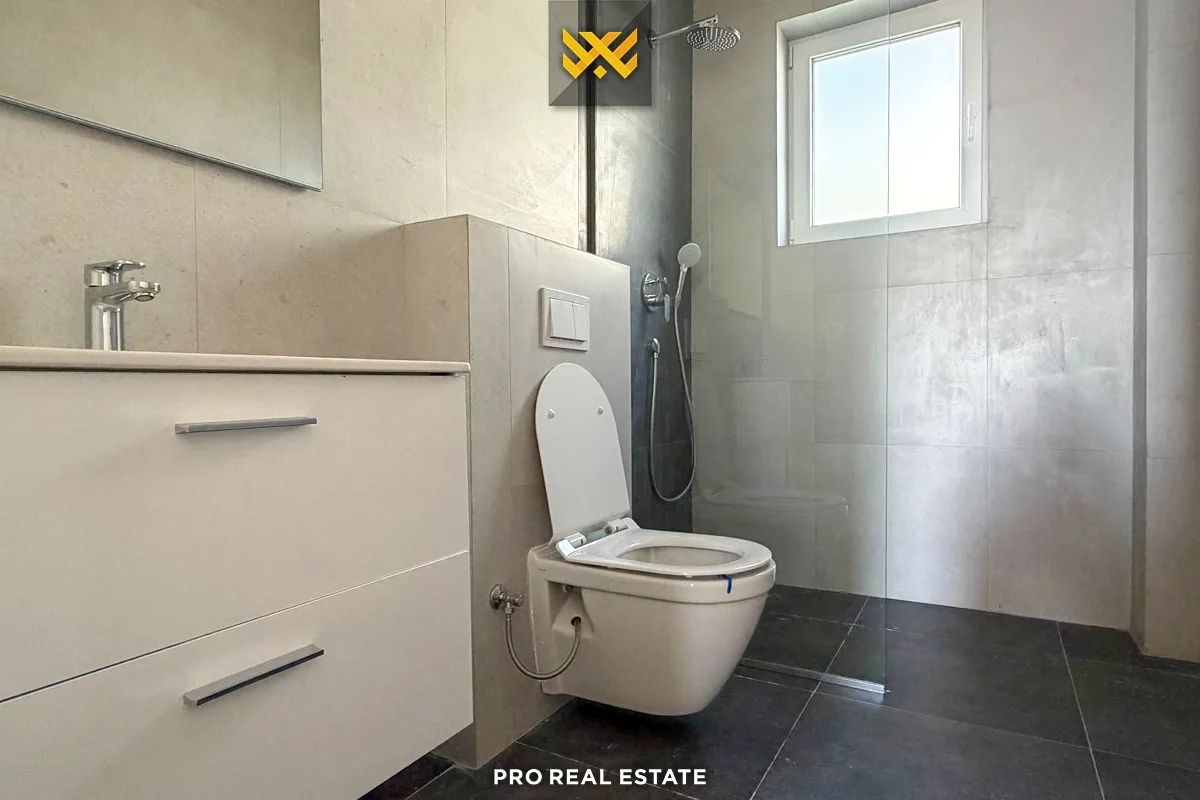 Shtëpi 245m² për #SHITJE në Lagjen Priam Village