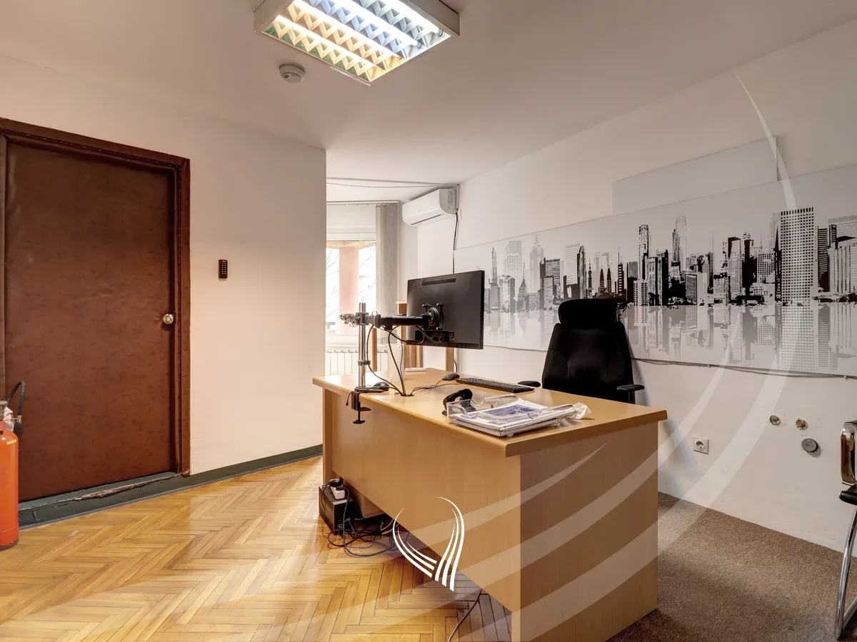 Objekt afarist 680m2 me qira në Qendër