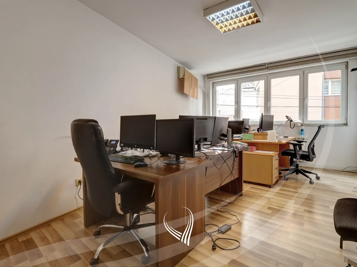 Objekt afarist 680m2 me qira në Qendër