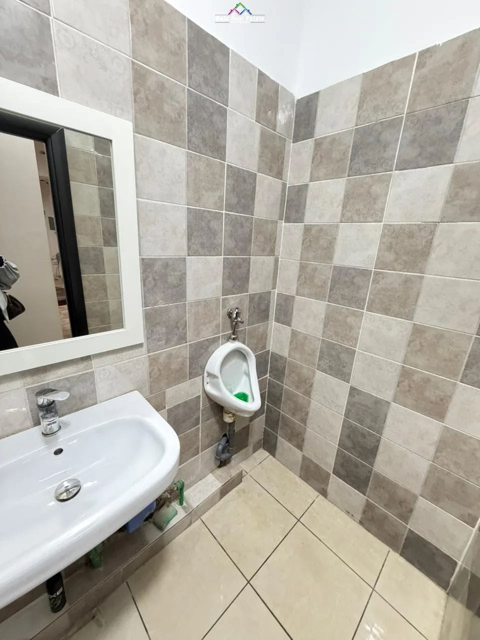 Zyre Me Qera Tek Selvia ( ID BZ2820 ) Tirane