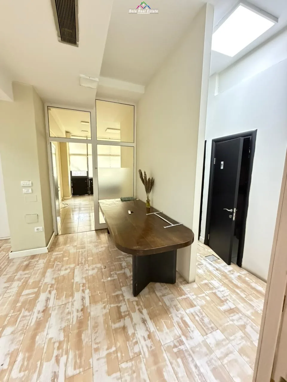 Zyre Me Qera Tek Selvia ( ID BZ2820 ) Tirane