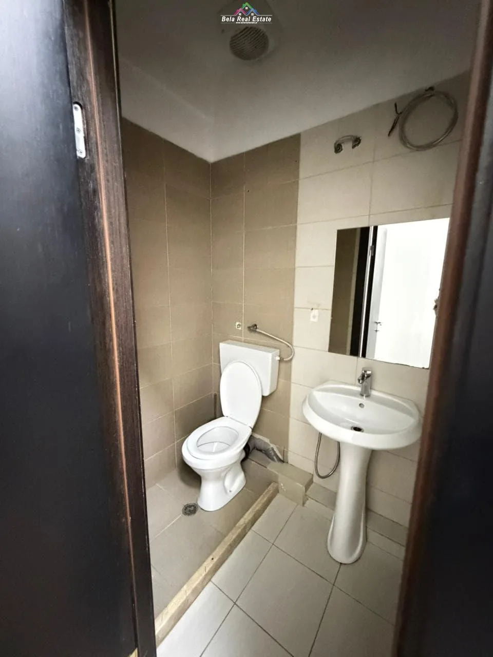 Zyre Me Qera Tek Selvia ( ID BZ2820 ) Tirane