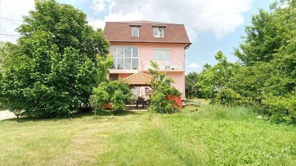 Shtëpi në SHITJE me FLETË POSEDUESE / 1+3 - 250m² + 67 Ari TRUALL- Preoc