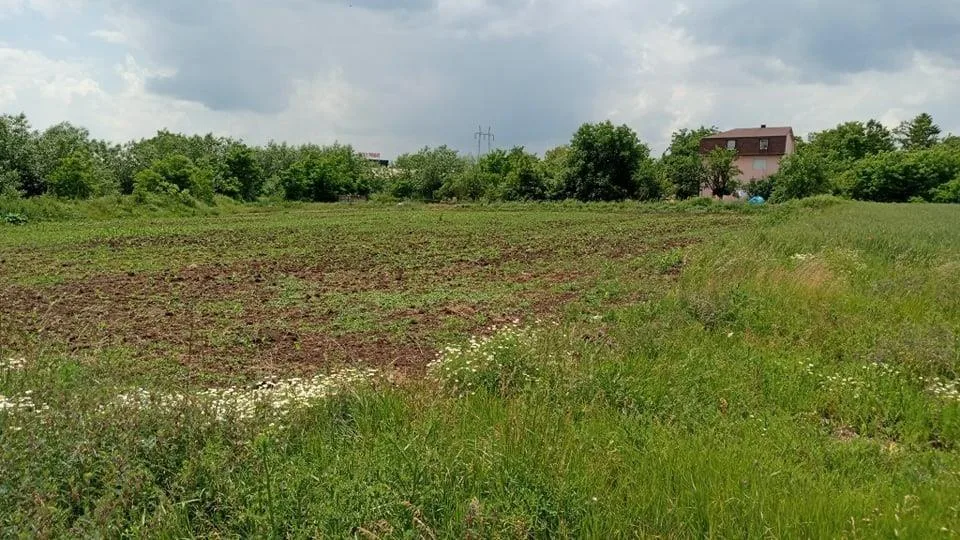 Shtëpi në SHITJE me FLETË POSEDUESE / 1+3 - 250m² + 67 Ari TRUALL- Preoc