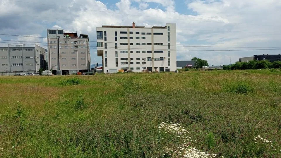 Shtëpi në SHITJE me FLETË POSEDUESE / 1+3 - 250m² + 67 Ari TRUALL- Preoc
