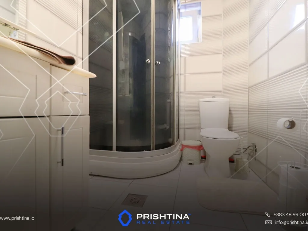 Shtëpi në shitje 370m² në Veternik