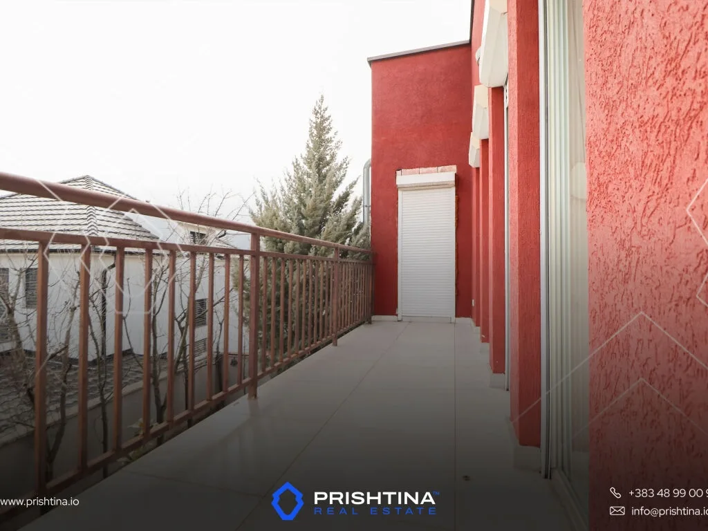 Shtëpi në shitje 370m² në Veternik