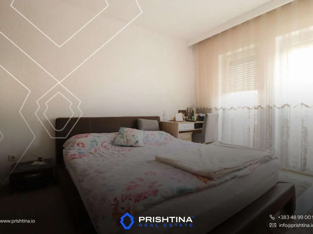 Shtëpi në shitje 370m² në Veternik