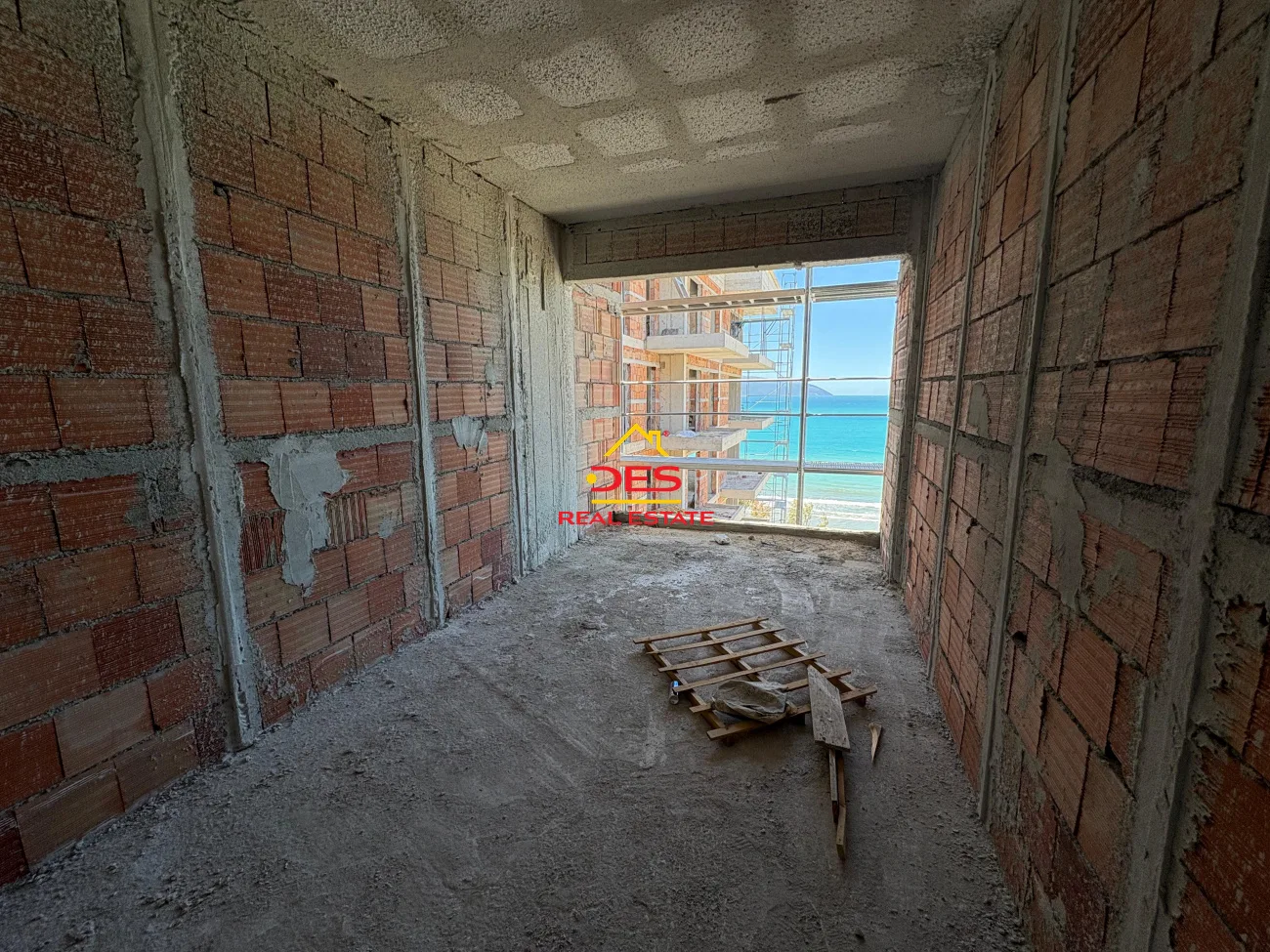 Shitet apartament 2+1+ verandë në rezidencën “poseidon”, vlorë