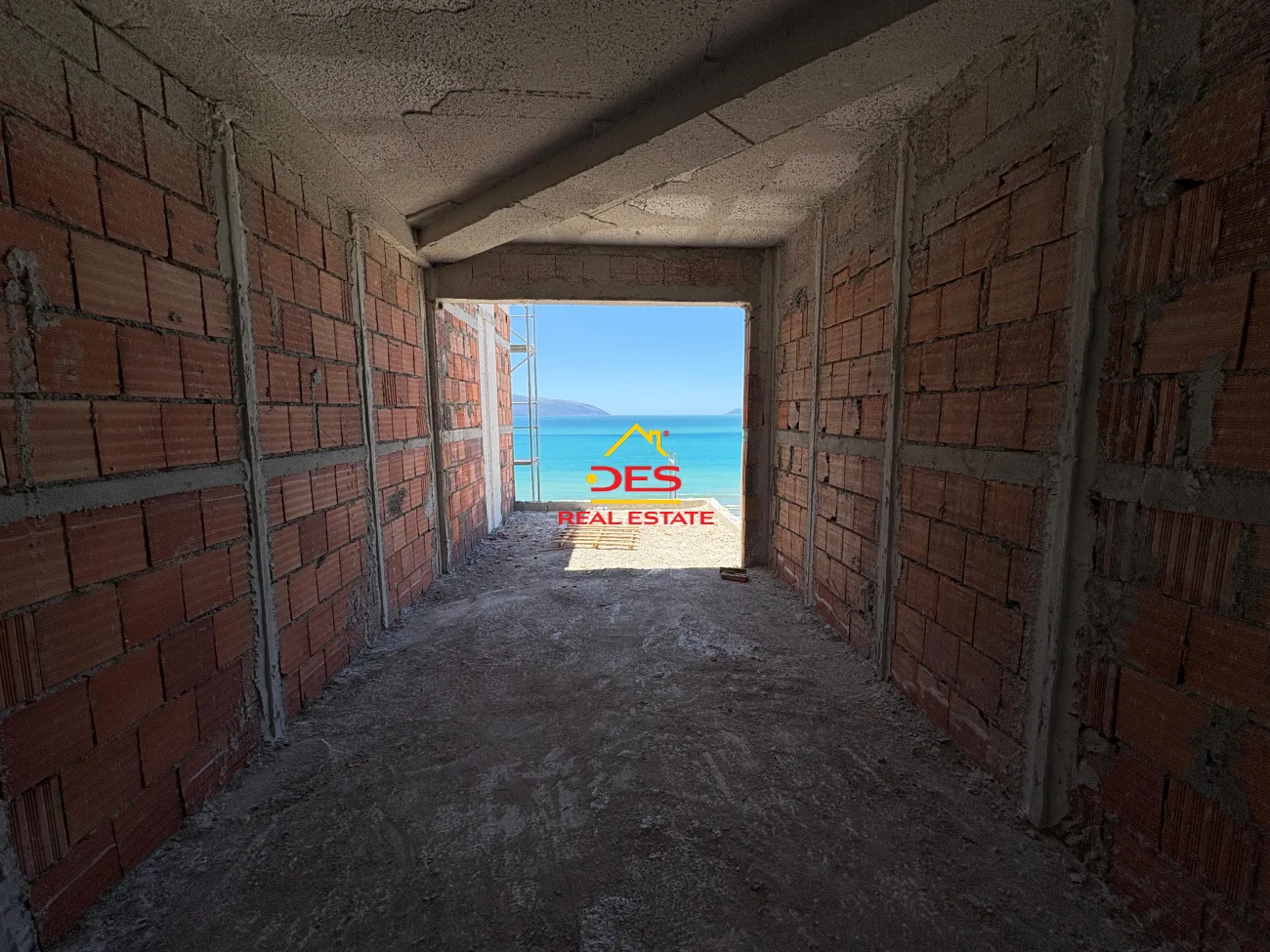 Shitet apartament 2+1+ verandë në rezidencën “poseidon”, vlorë