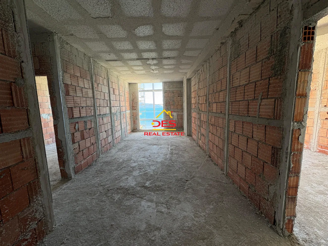 Shitet apartament 2+1+ verandë në rezidencën “poseidon”, vlorë