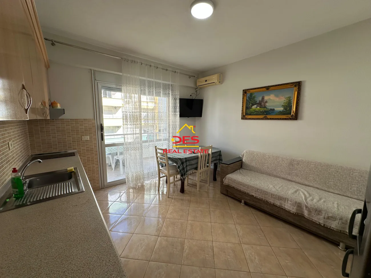 JEPET APARTAMENT 1+1 ME QIRA NË LUNGOMARE, VLORË 📍 Pranë Taushanit