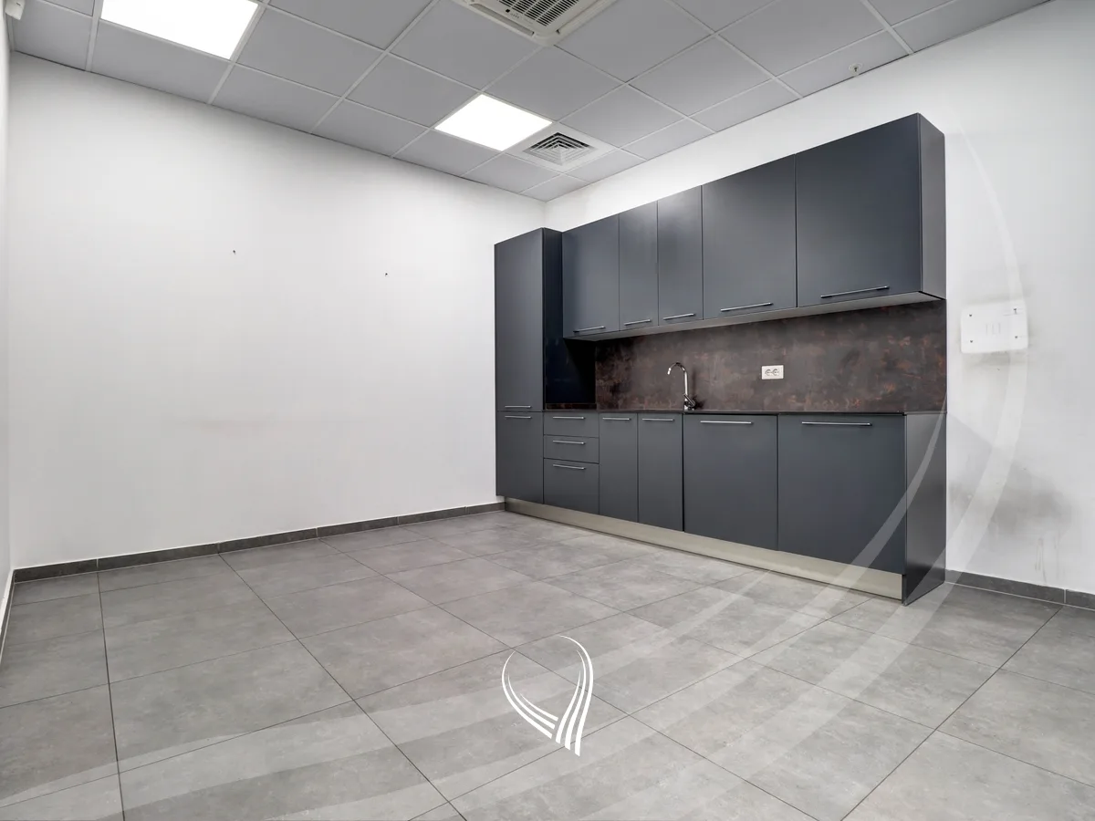 Hapësirë afariste 300m2 me qira në lagjen Lakrishtë – Ramiz Sadiku