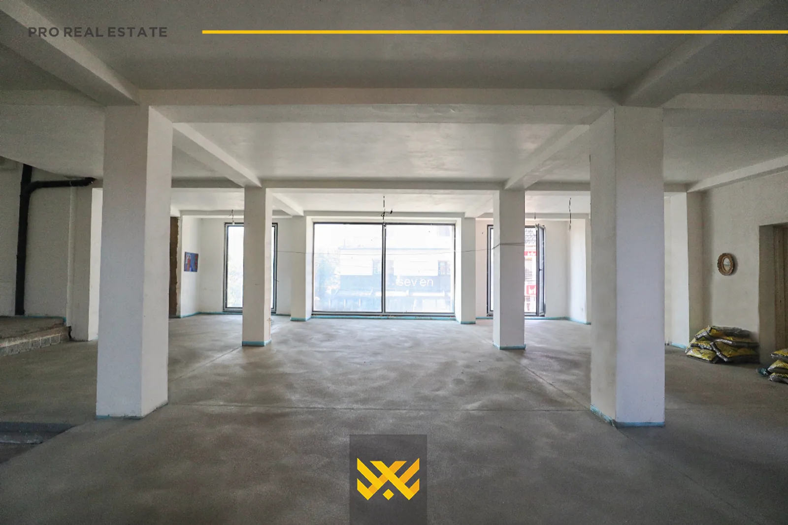Lokal – Zyre 225m² me #QIRA në Tophane.